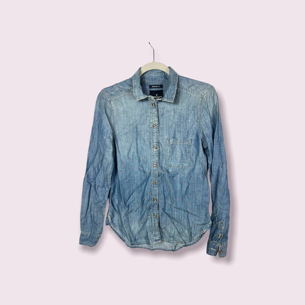 American Eagle boyfriend fit button up chambray top‎